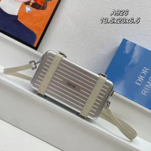 [국내배송]디올 X 리모와 퍼스널 클러치 크로스