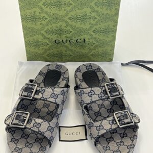 [국내배송]구찌 버클 스트랩 모노그램 남성 슬리퍼