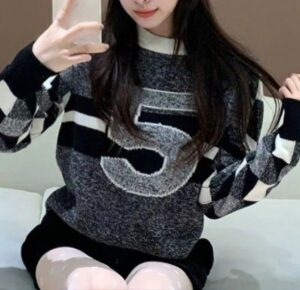 [국내배송]샤넬 5로고 라운드 니트