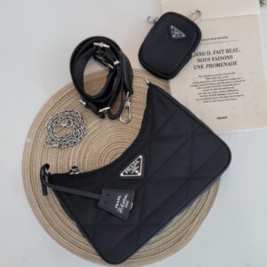 [국내배송]프라다 리나일론 패딩 색백