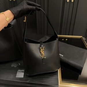 [국내배송]입생로랑 LE5A7 숄더백