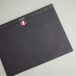 [국내배송]톰브라운 [Thom Browne] 블랙 페블 도큐멘트 폴리오 클러치