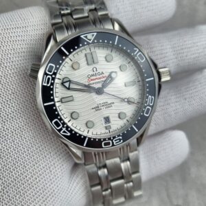 [국내배송]오메가 코액시얼 씨마스터 다이버300M 화이트다이얼